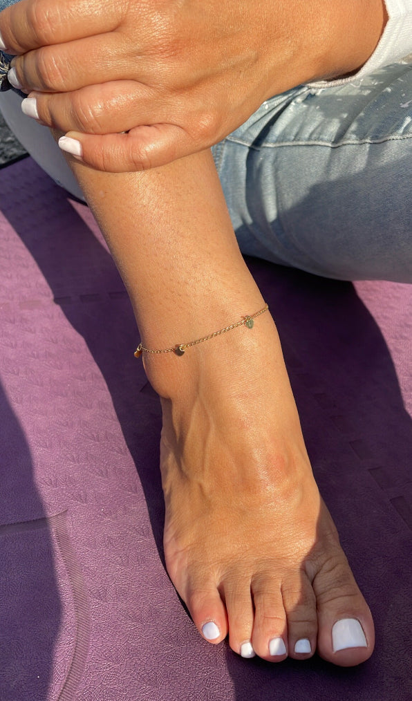 18k Gold Filled Charm Anklet Featuring Options In Heart or Leaves Wholesale