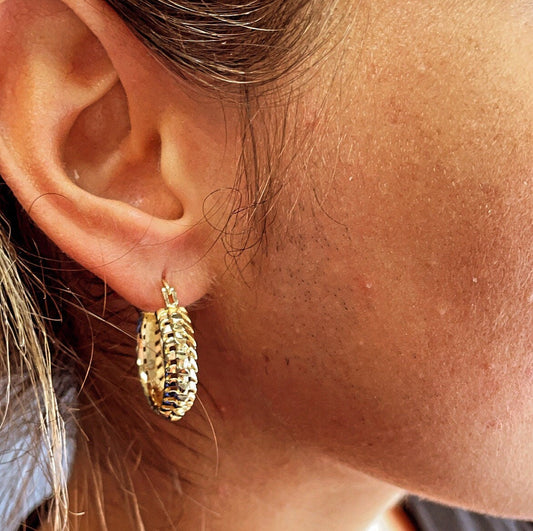 Vintage Alligator Tail Pattern Hoop Earrings Made In 18k Gold Filled