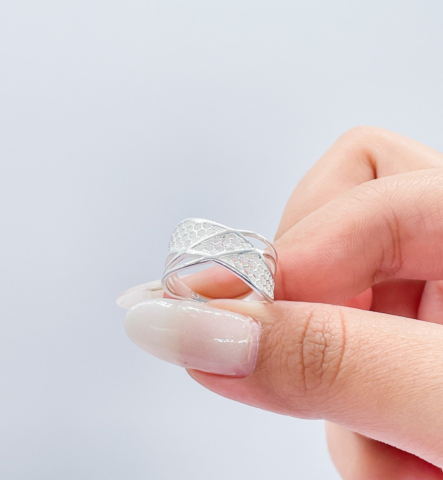 925 Sterling Silver Ring With Honey Comb Textures & Smooth Thin Rows