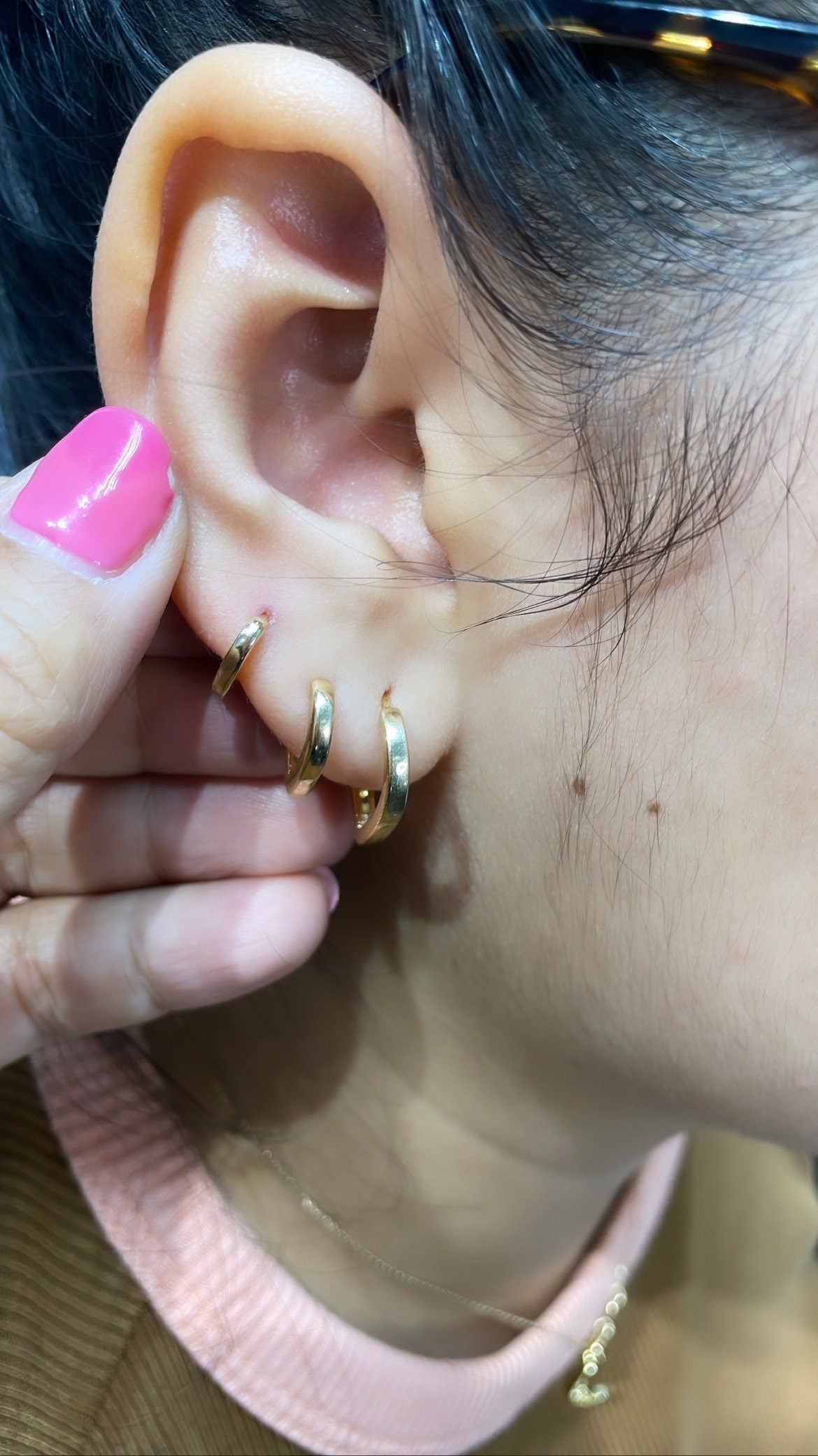 18k Gold Wide Plain Smooth Heart Hoop Earring