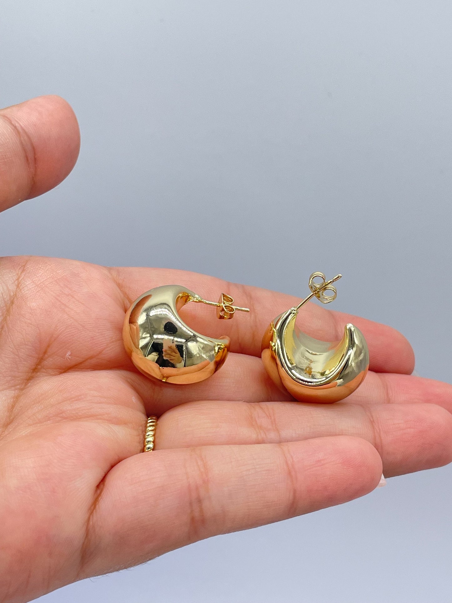 Gorgeous 18k Gold Filled Dome Shaped Tear Drop Hoop Earrning