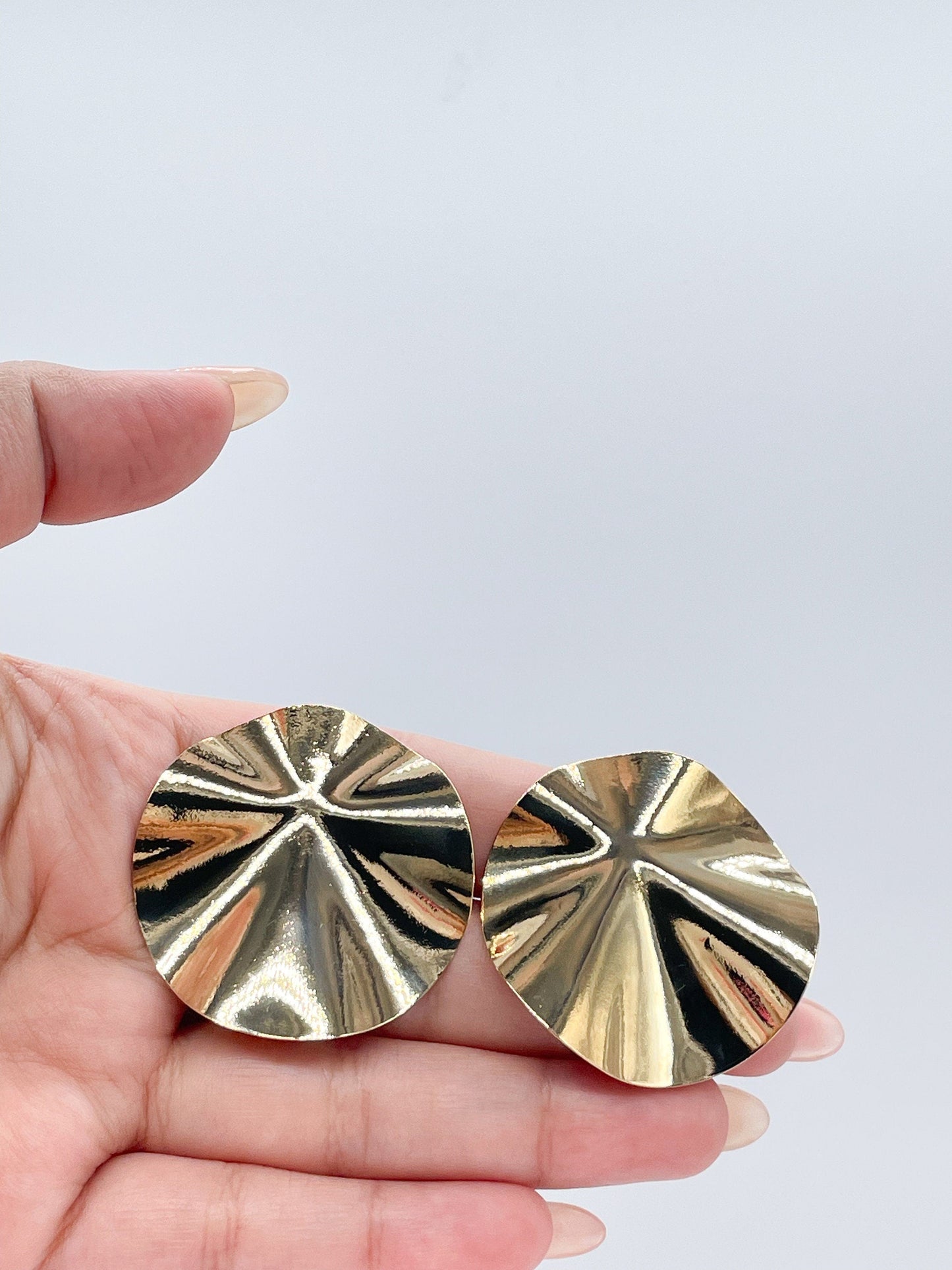 18k Gold Filled Large Hammered Circle Disk Stud Earring, Minimalist Earring, Simple Earring