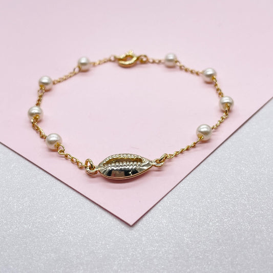 18k Gold Filled Delicate Pearl Bracelet featuring Cowrie Shell in the middle for a Summer Look