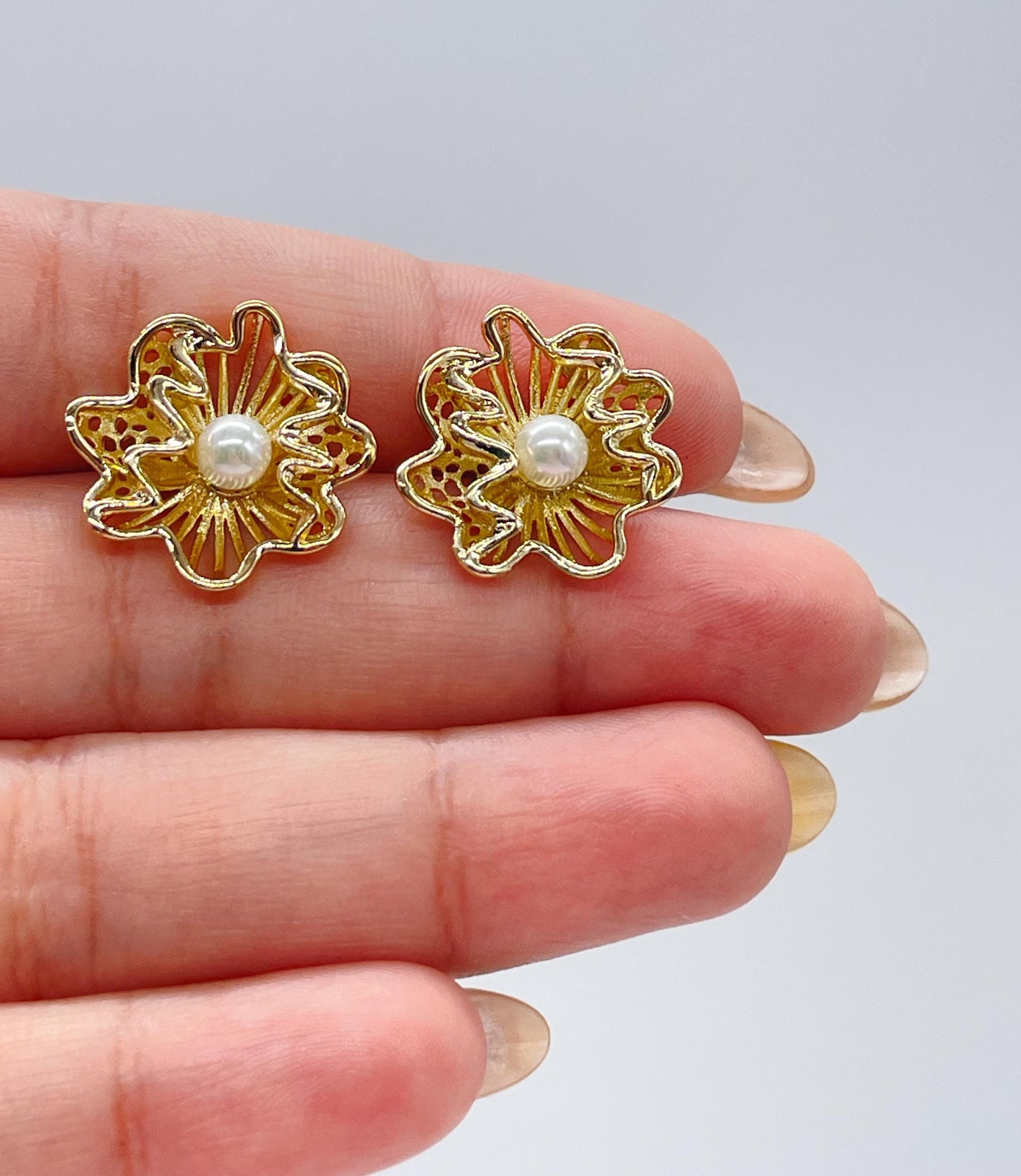 18k Gold Filled Textured Flower Stud Earring With Faux Pearl Center