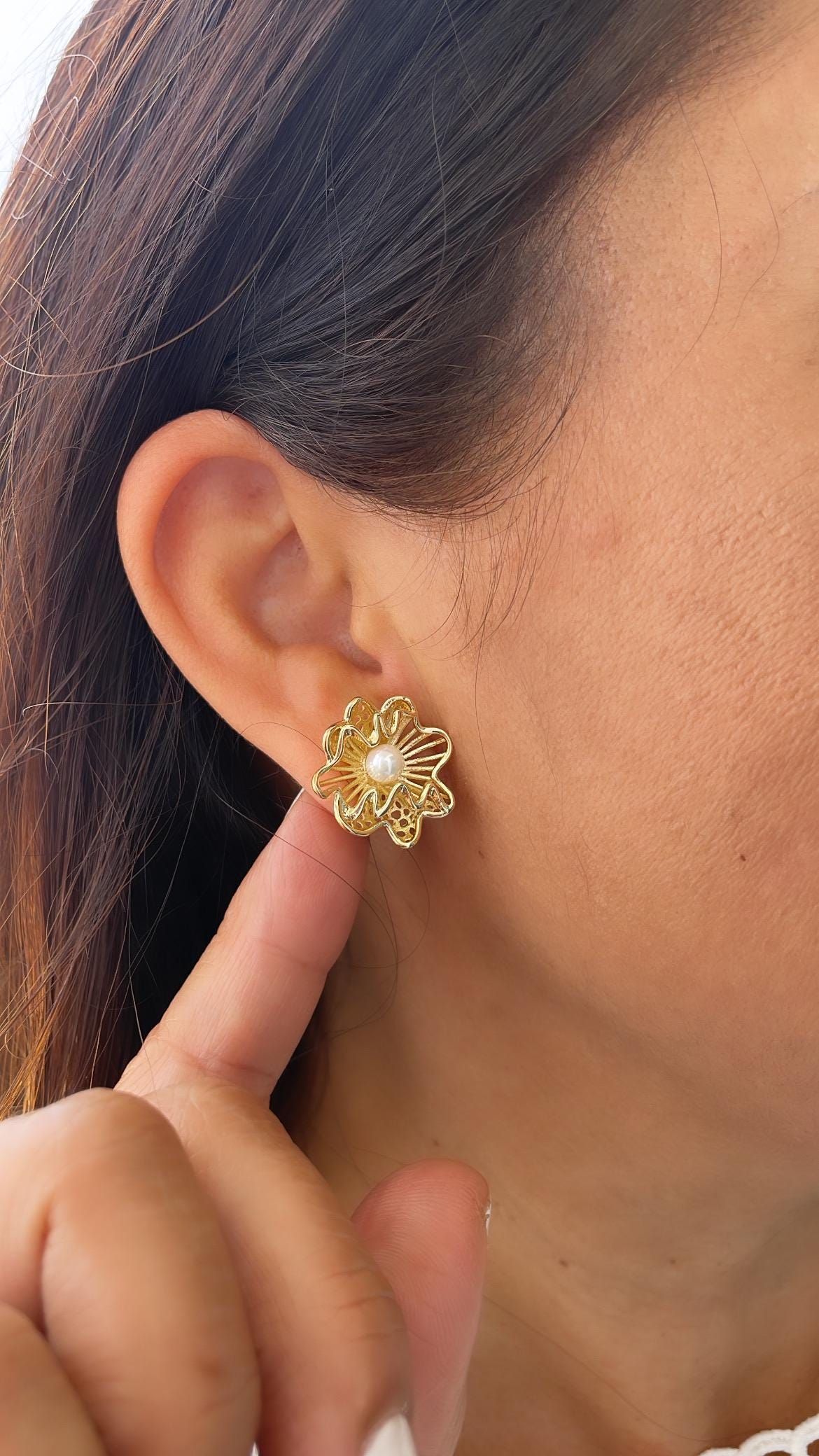 18k Gold Filled Textured Flower Stud Earring With Faux Pearl Center