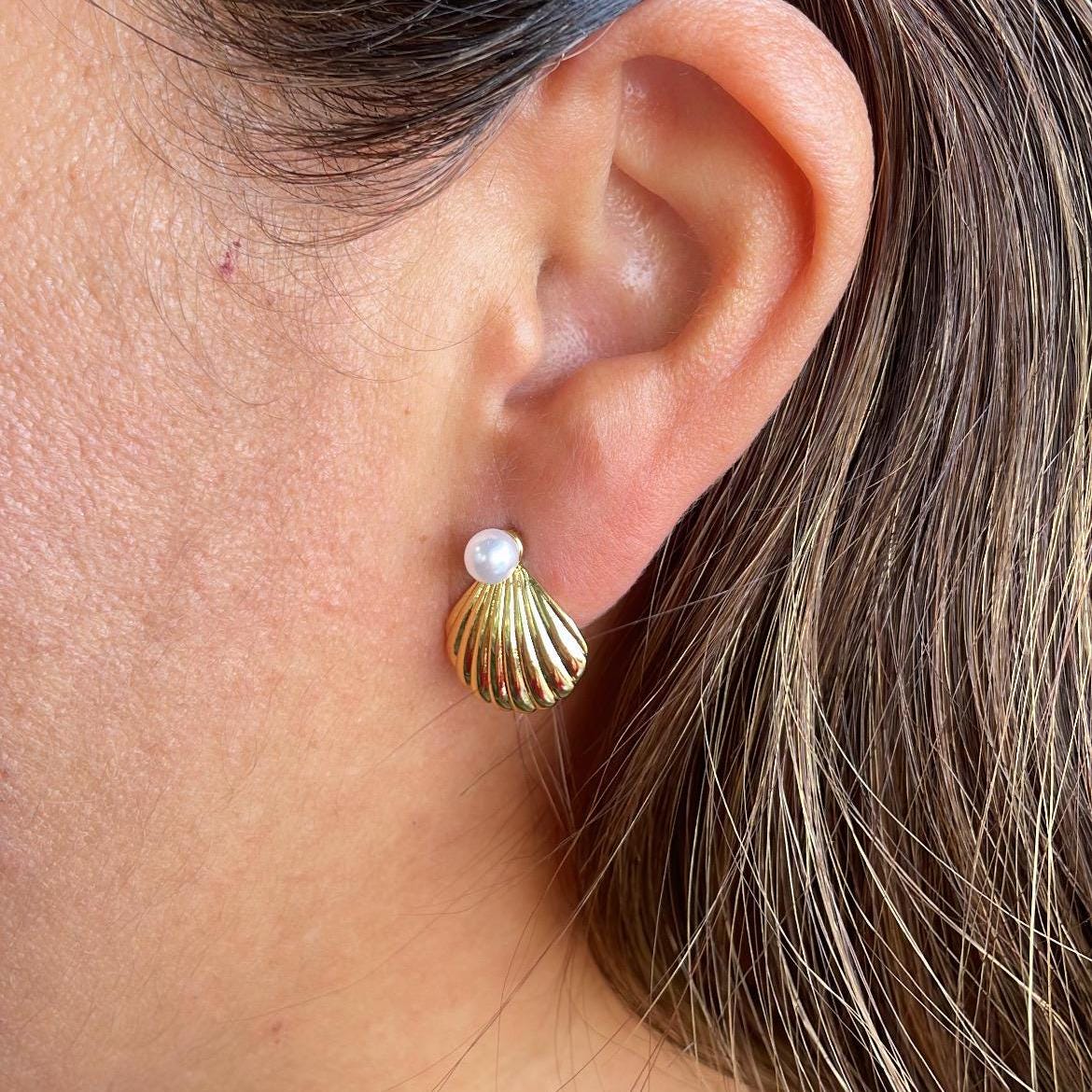 18k Gold Filled Clam Stud Earrings with Pearl Engraved, Pearl Earrings, Shell Earrings,