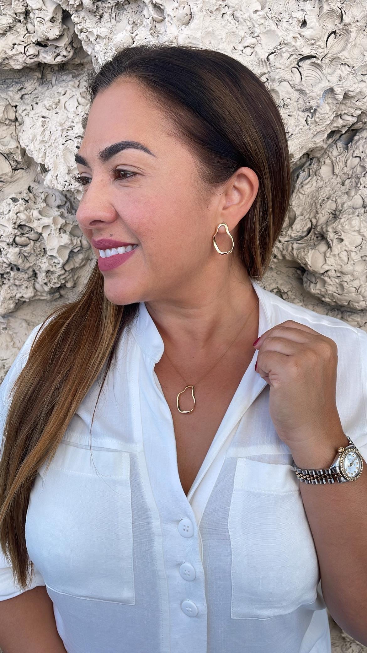 18k Gold Irregular Oval Necklace Pendant and Earrings