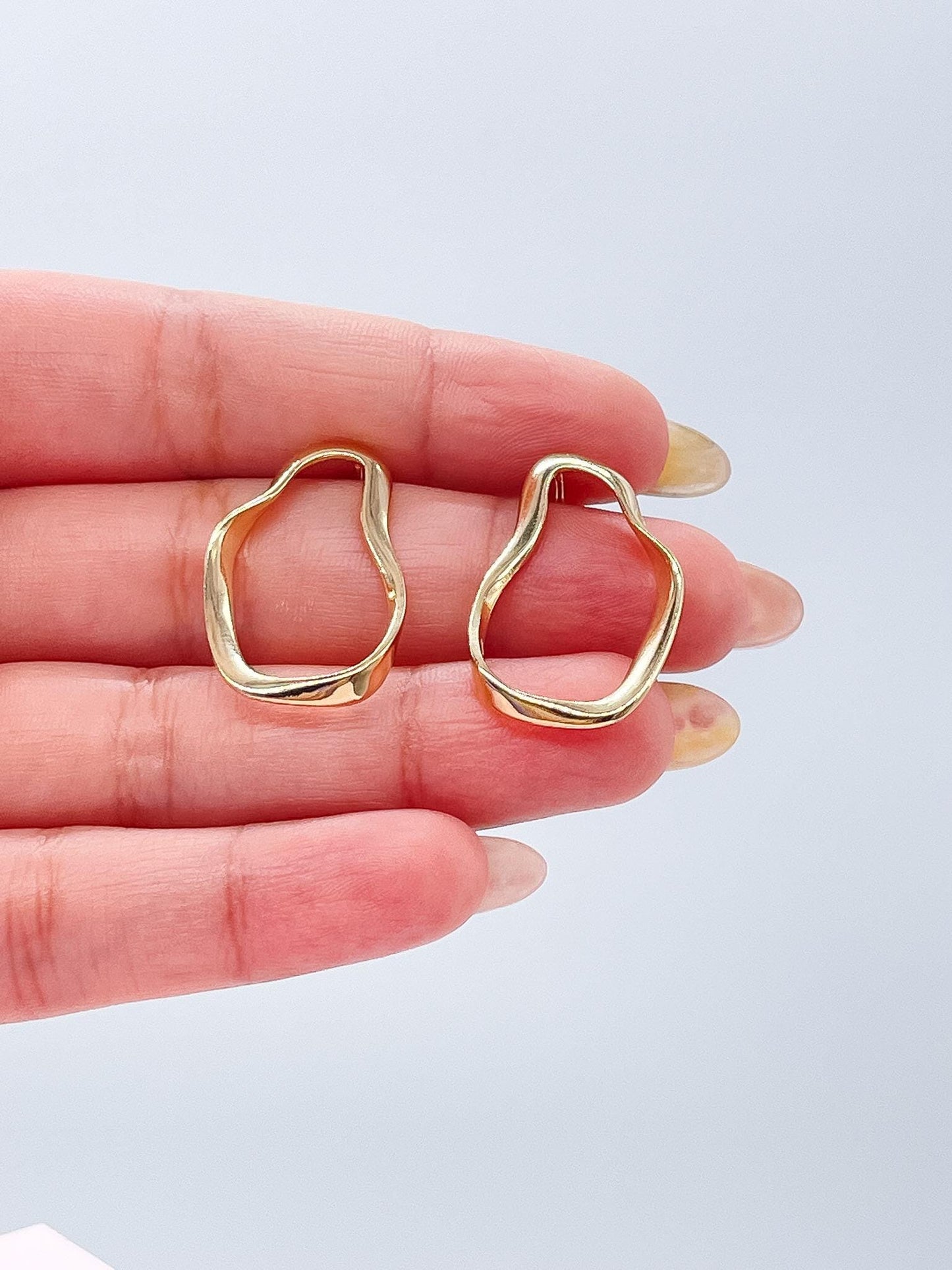 18k Gold Irregular Oval Necklace Pendant and Earrings