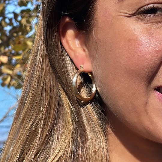 18k Gold Layered Plain Hoops in three sizes featuring a layered wire pattern