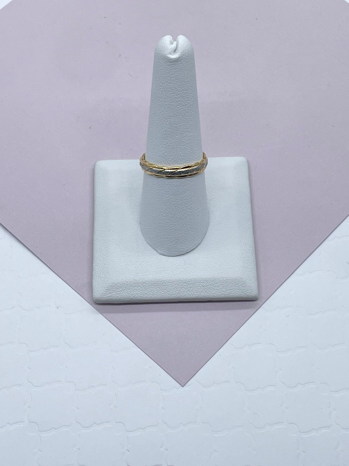 18k Gold Layered Twisted Details Ring Featuring A Line of Silver On Top Of The