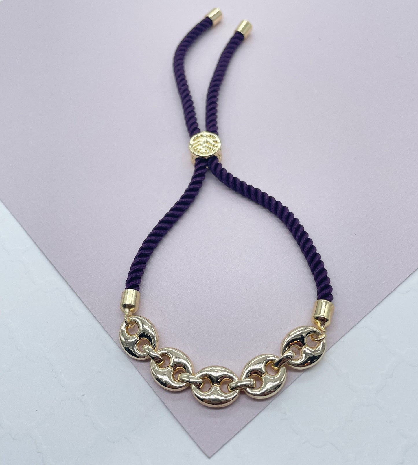 18k Gold Layered Twisted Fabric Bracelet With Mariner Chain in The Center in