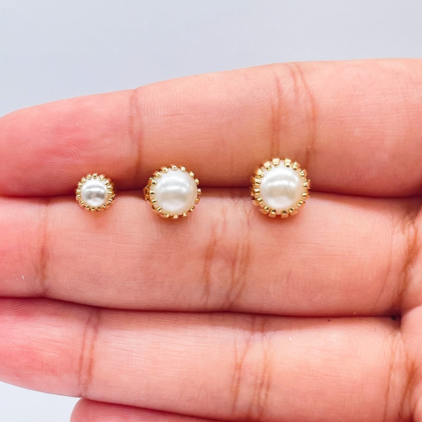 Gorgeous Delicate 18k Gold Filled Crowned Pearl Stud Earrings