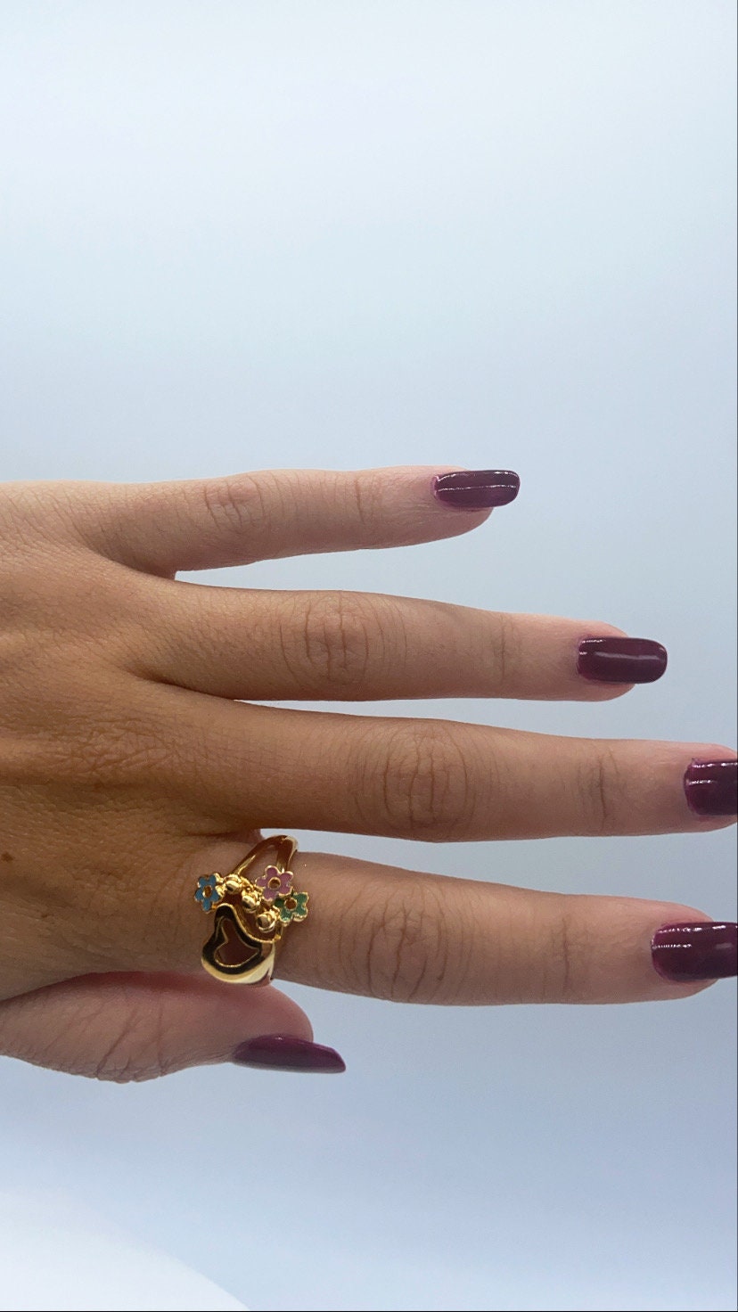 18k Gold Filled Heart Ring With Mini Enamel Flowers Detail Charms Attached Jewelry
