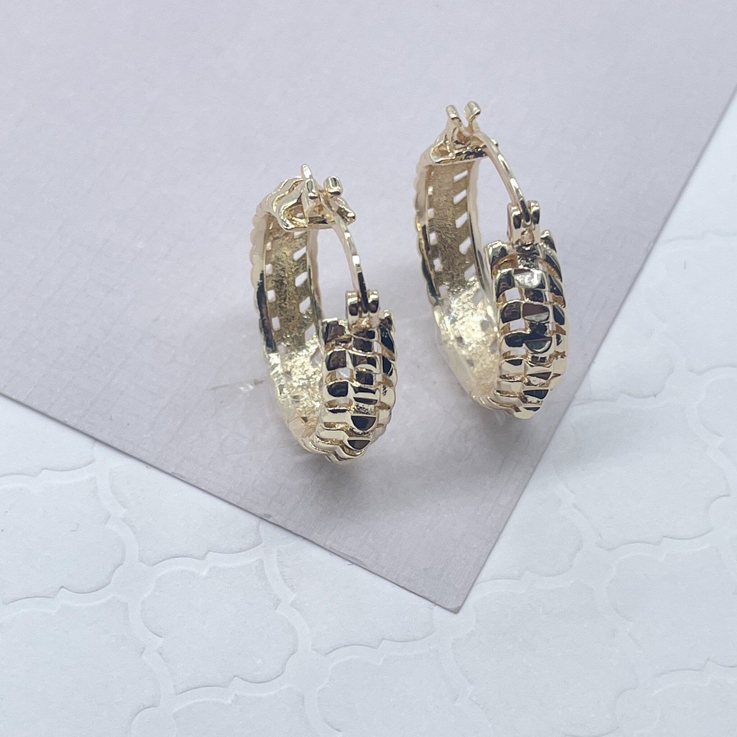 Vintage Alligator Tail Pattern Hoop Earrings Made In 18k Gold Filled Wholesale