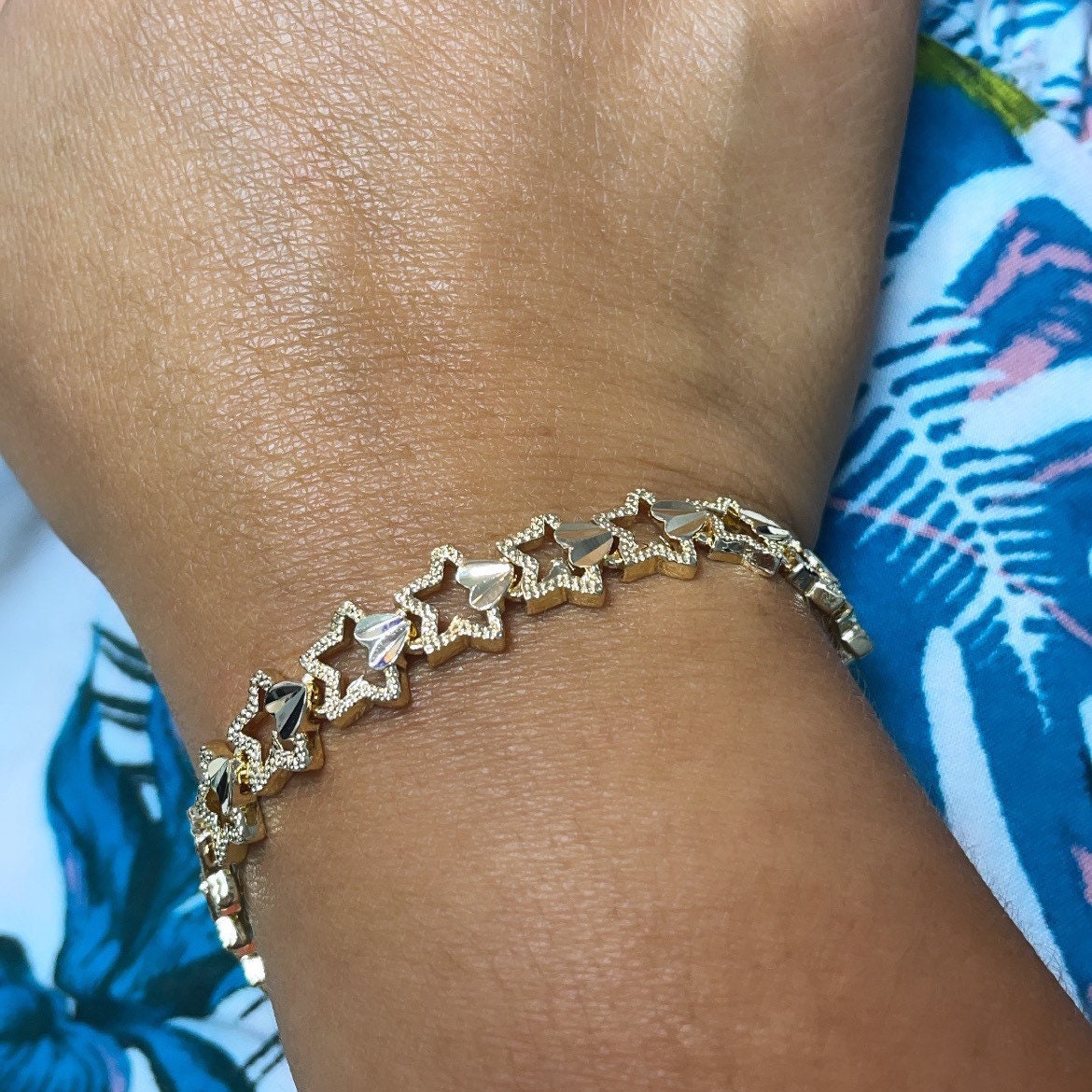 18k Gold Filled Hallowed Star and Attached Heart Engraved Pattern Bracelet Jewelry