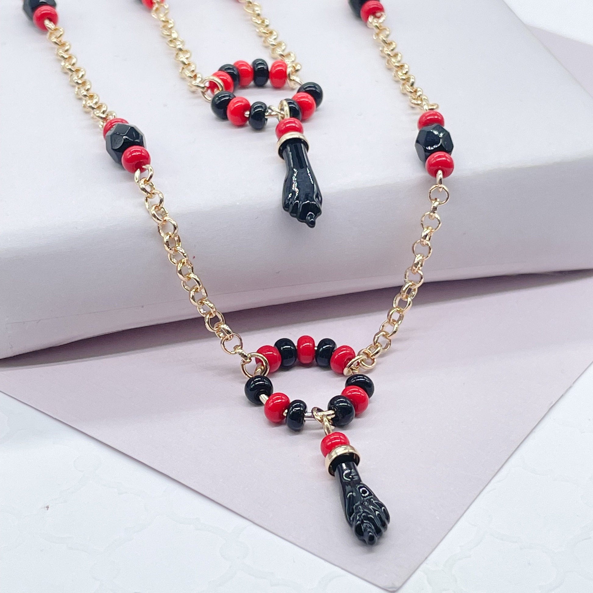 18k Gold Filled Azabache Hand Set With Red and Black Beads