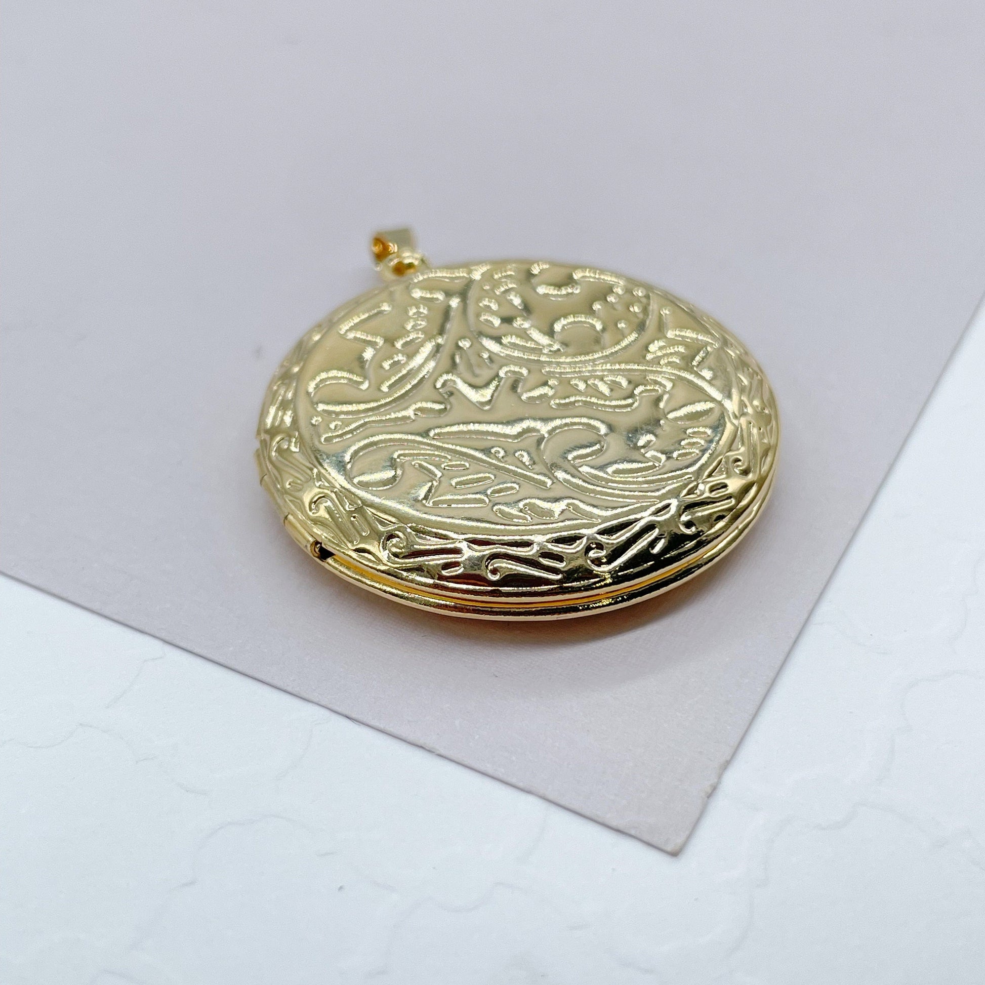 18k Gold Filled Engraved Circle Locket