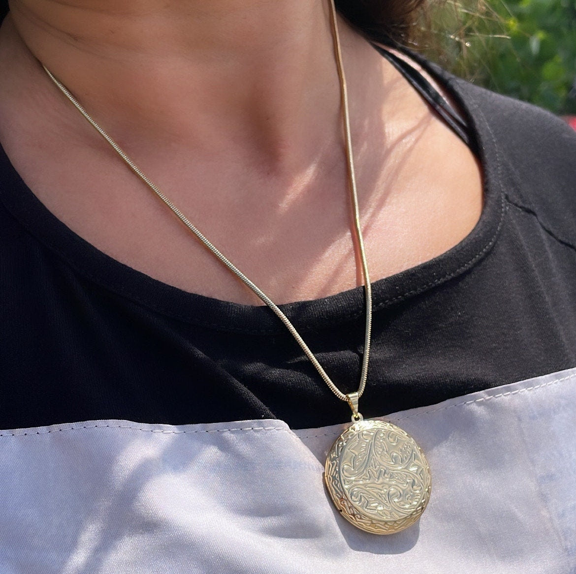 18k Gold Filled Engraved Circle Locket