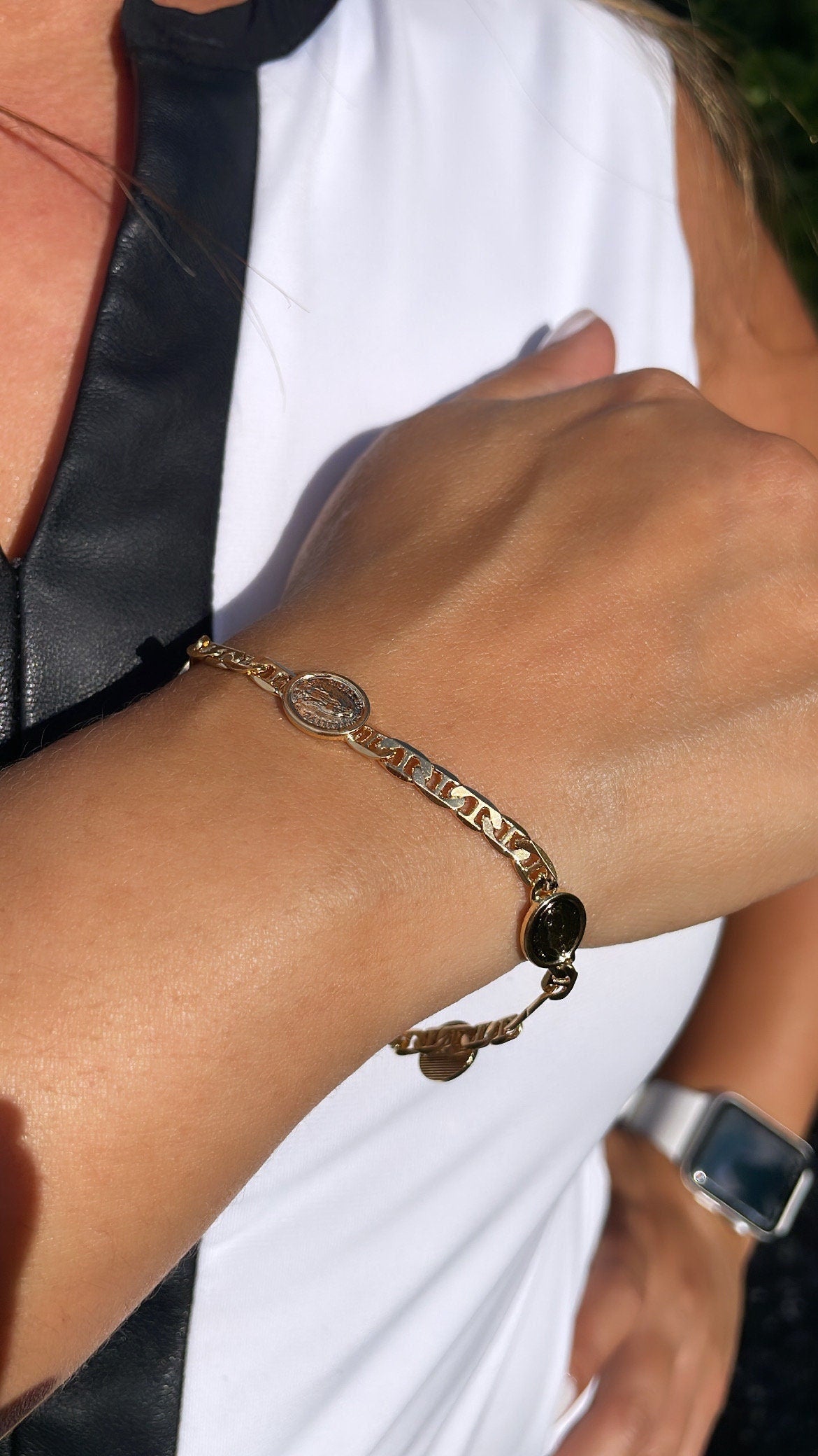 18k Gold Filled Mariner Link Bracelet With Guadalupe Charm Stamped To It Wholesale Jewelry Supplies