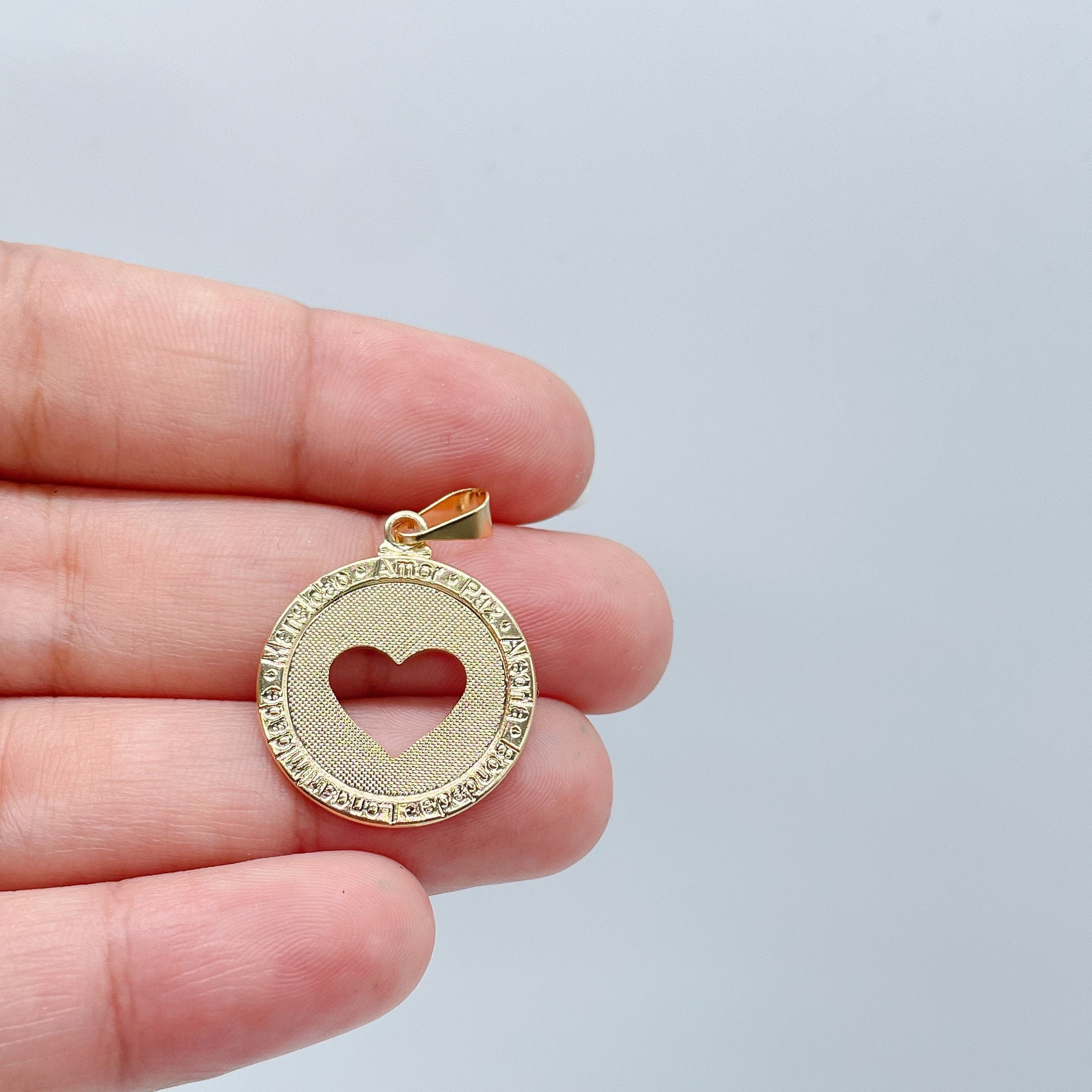 18k See Through Heart Pendant With Engraved Love Words