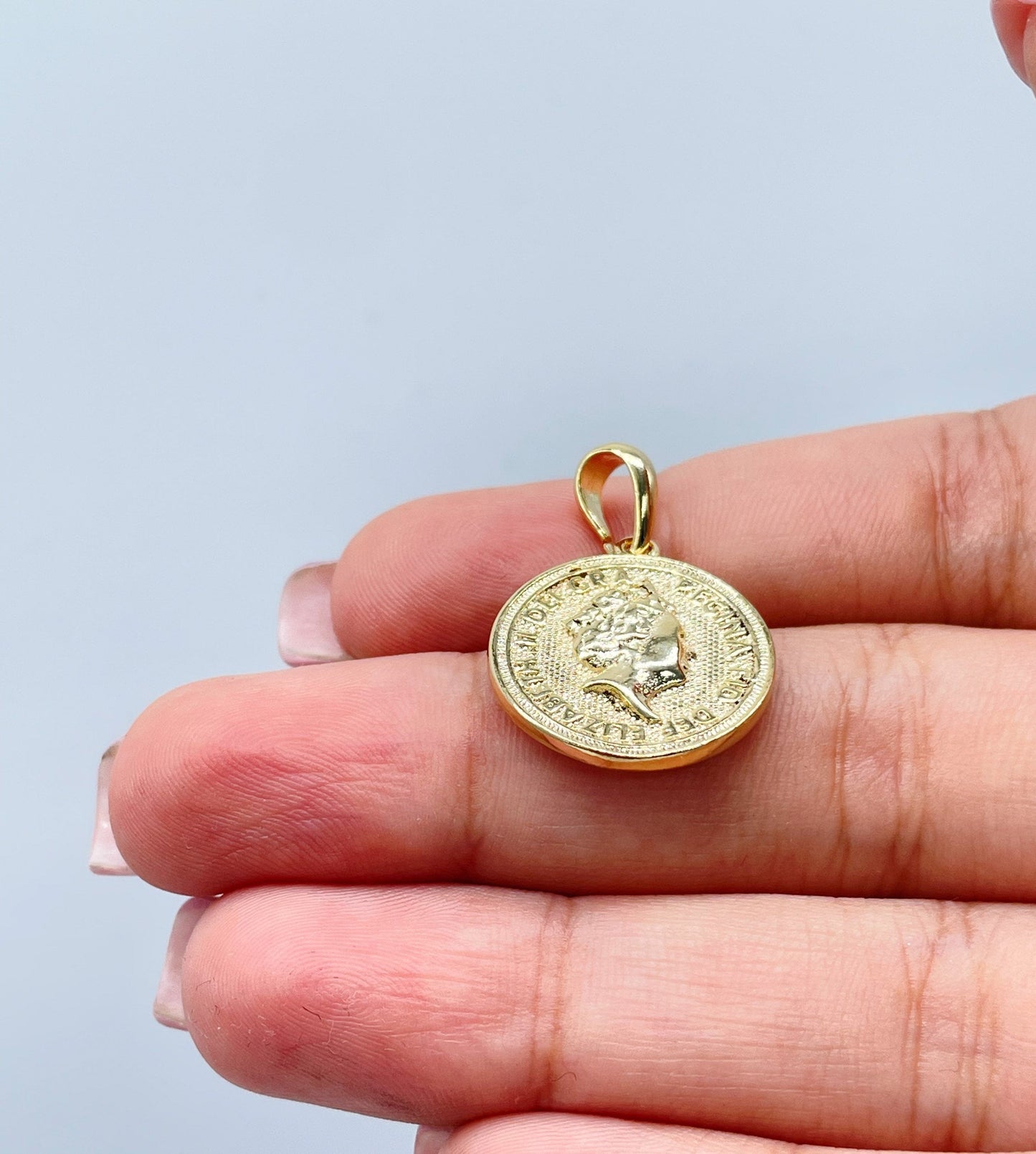 18k Gold-Filled Pendant Featuring Queen Elizabeth of United Kingdom