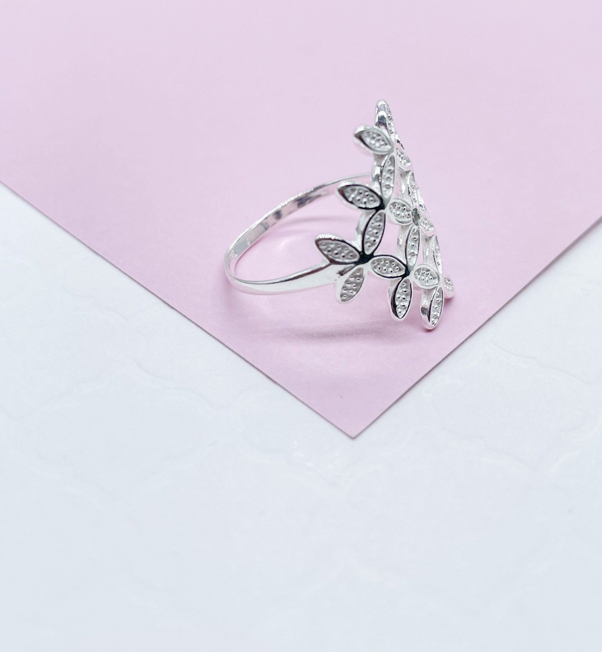 925 Sterling Silver Ring With Small Flowers Engraved With CZ Stone In Center