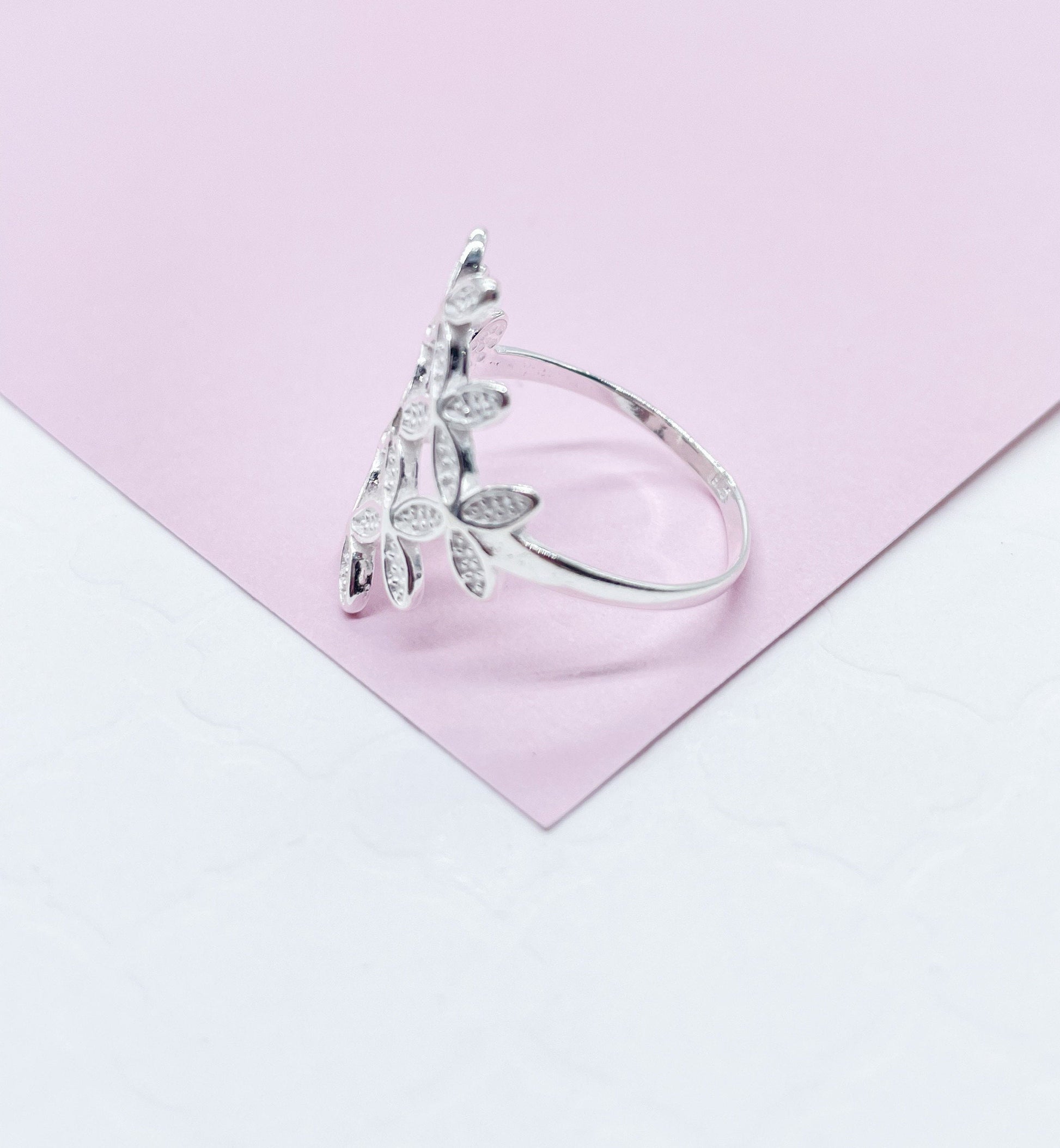 925 Sterling Silver Ring With Small Flowers Engraved With CZ Stone In Center