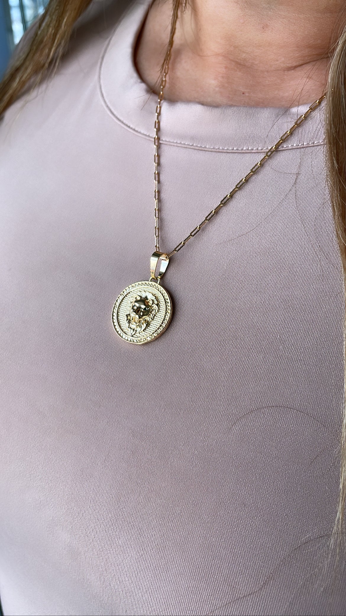 18k Gold Filled Lion Head Medallion Pendant With With Engraved Patters And Emerald Green Eye Stones
