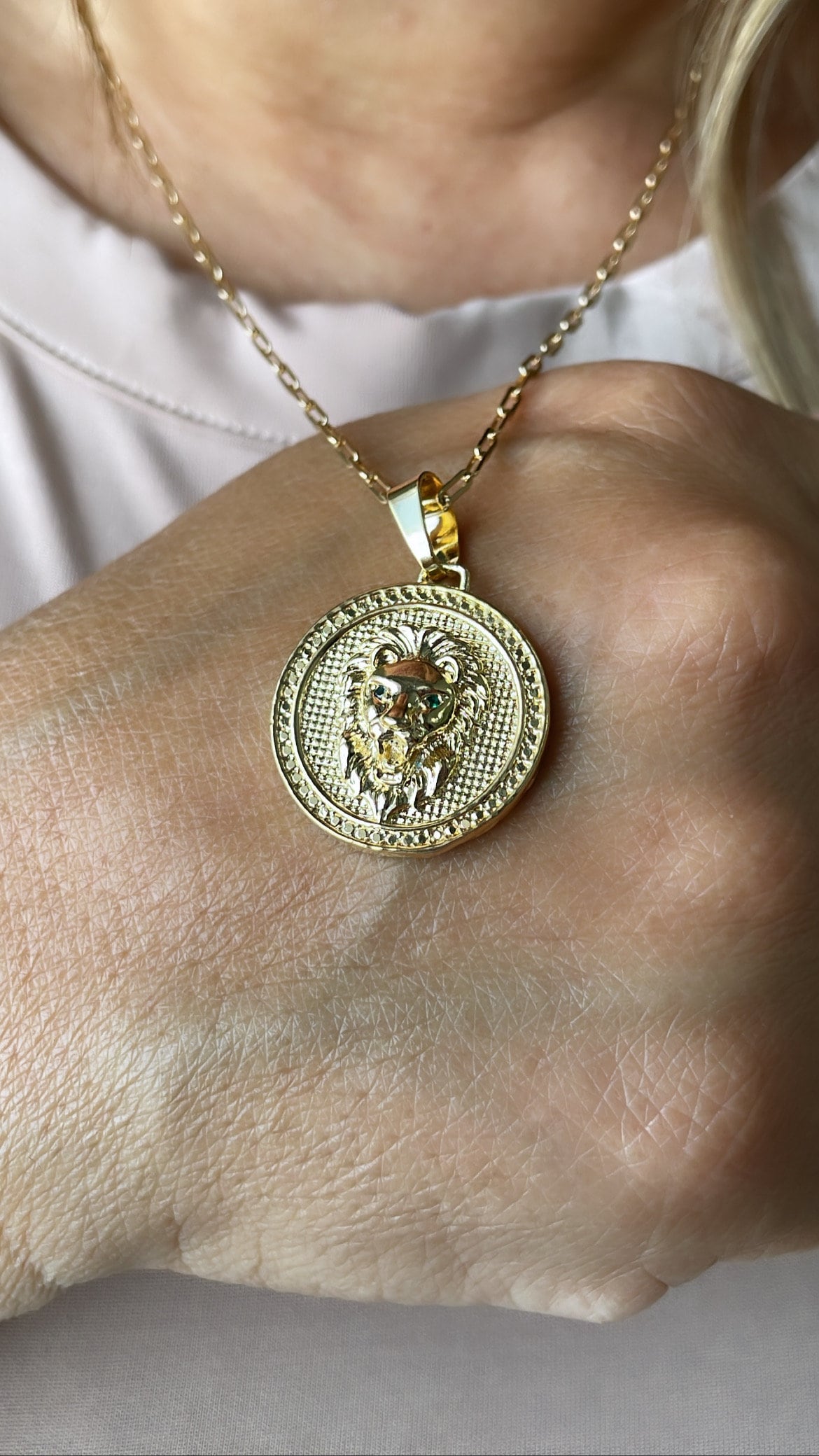 18k Gold Filled Lion Head Medallion Pendant With With Engraved Patters And Emerald Green Eye Stones