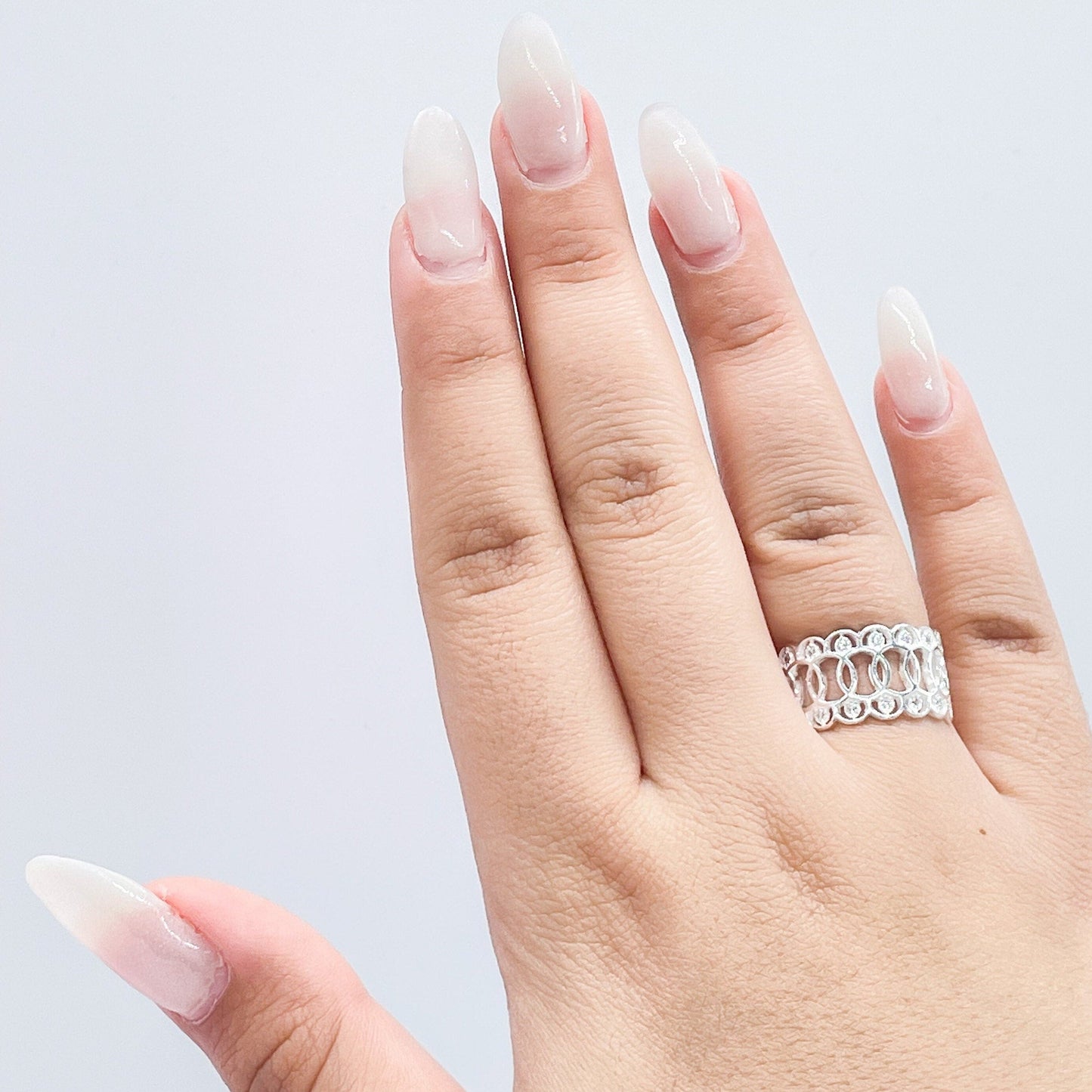 925 Sterling Silver Unified Circle Ring With engraved textures