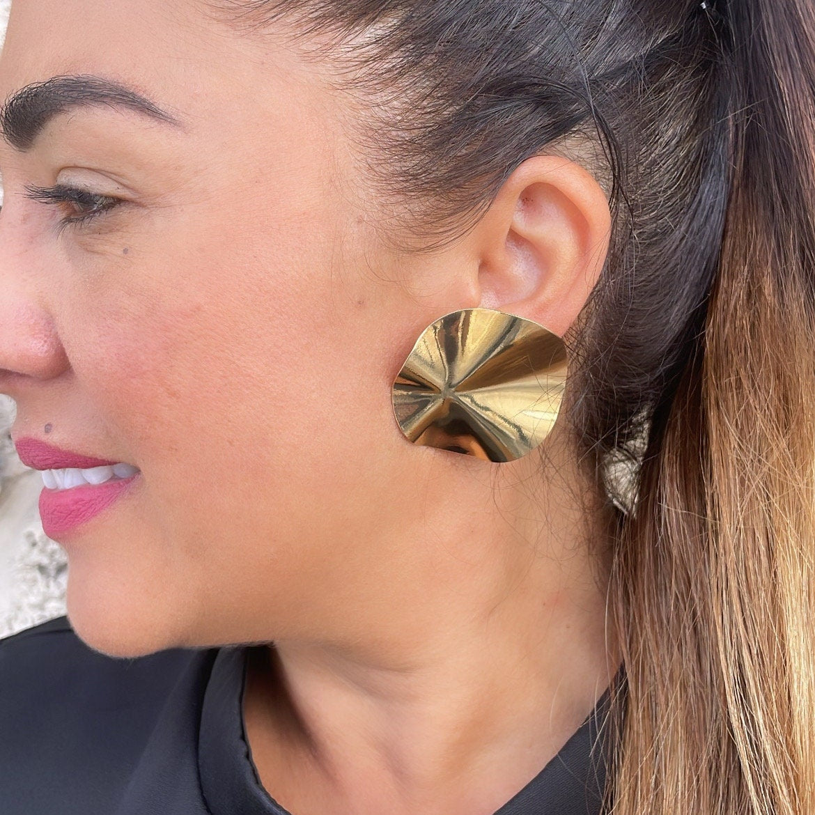 18k Gold Filled Large Hammered Circle Disk Stud Earring, Minimalist Earring, Simple Earring