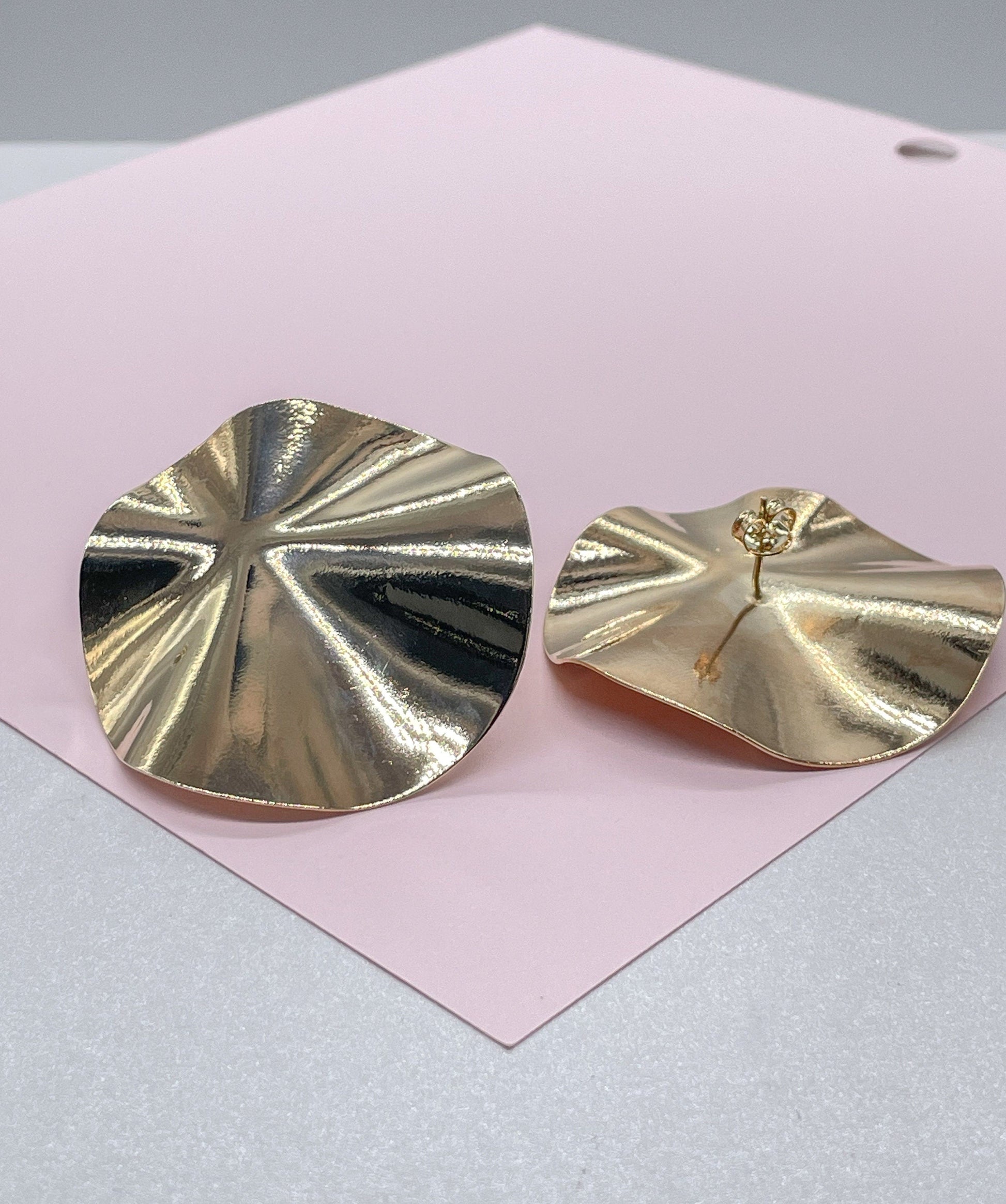 18k Gold Filled Large Hammered Circle Disk Stud Earring, Minimalist Earring, Simple Earring