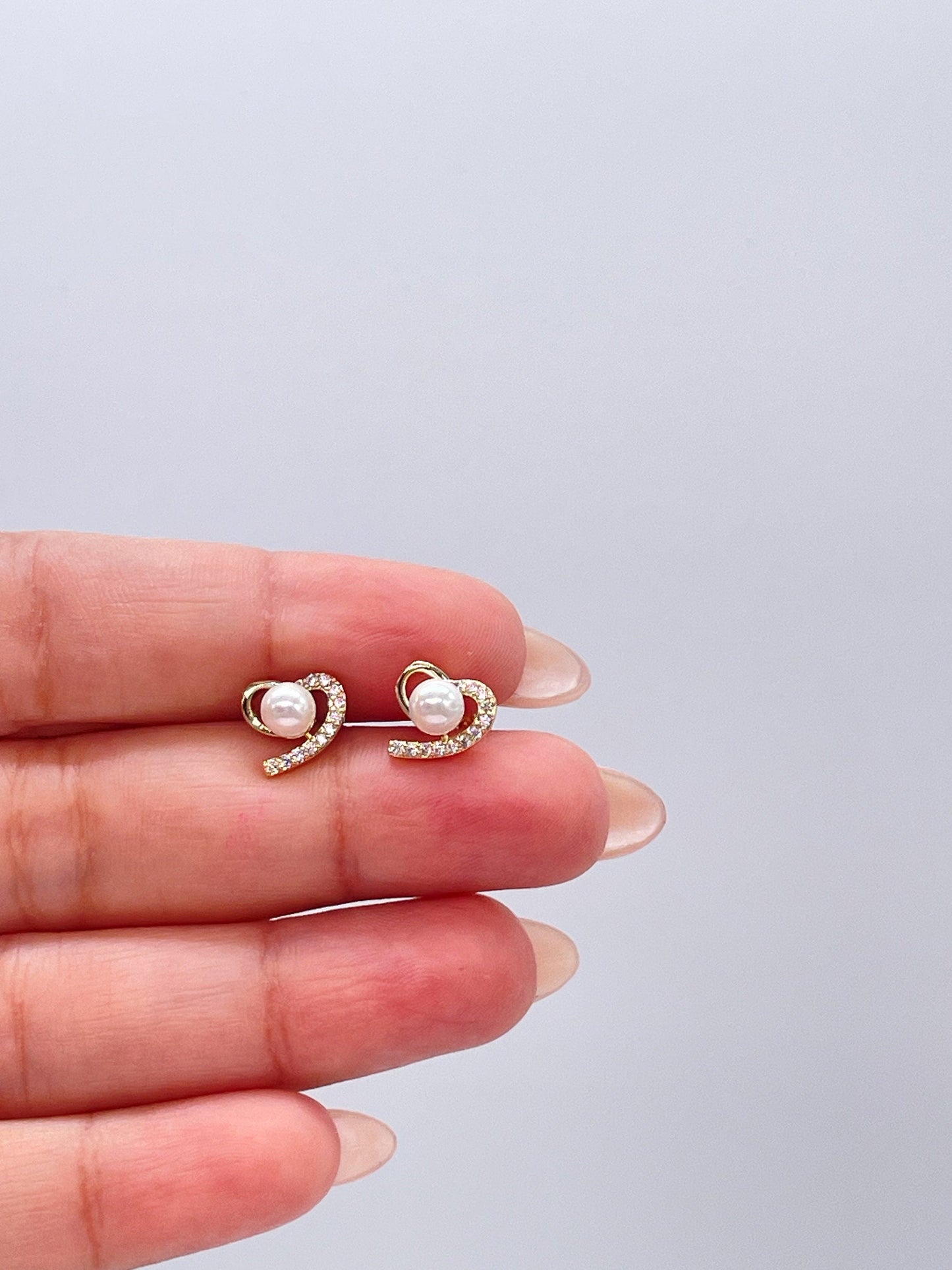 18k Gold Filled Tiny Heart Stud With Pearl CZ In Center