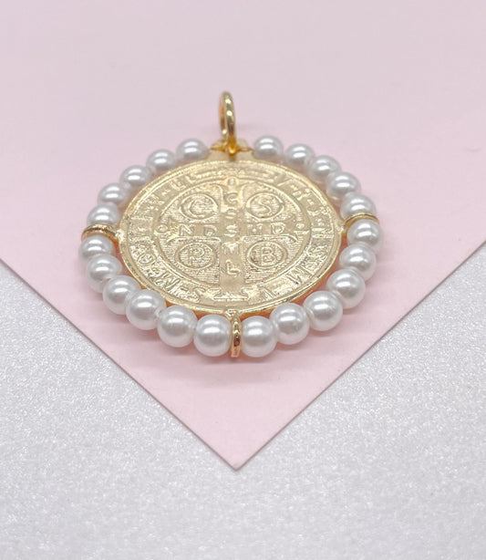 18k San Benito Charm Crowned with Pearl Beads