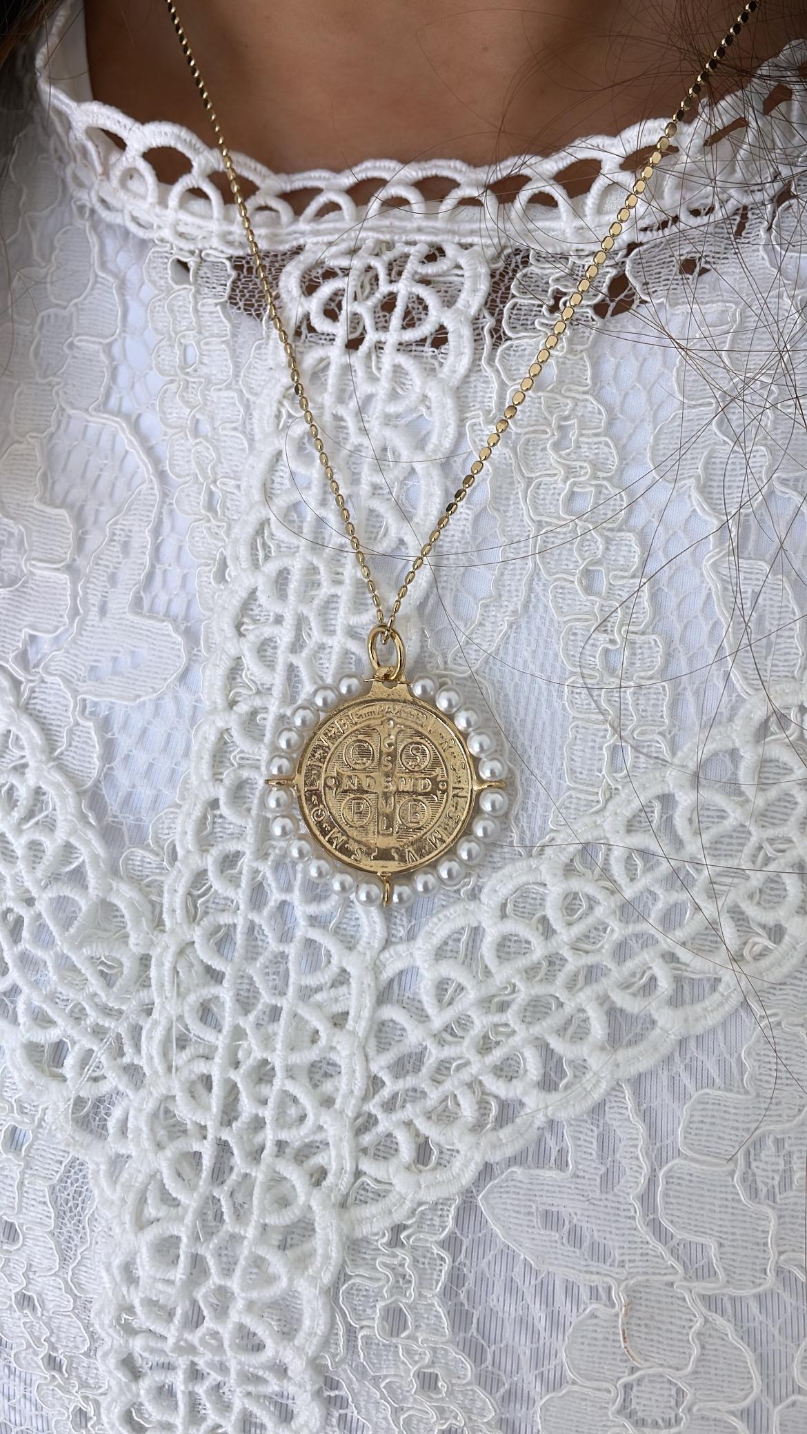 18k San Benito Charm Crowned with Pearl Beads