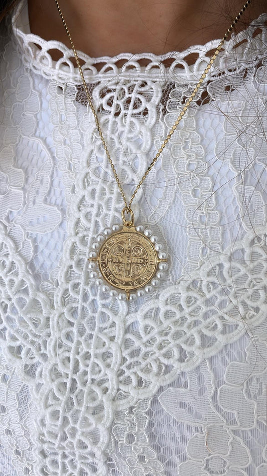 18k San Benito Charm Crowned with Pearl Beads