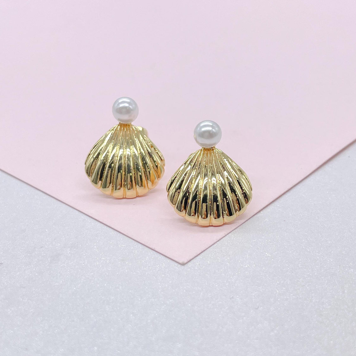 18k Gold Filled Clam Shell Stud Earrings with Pearl