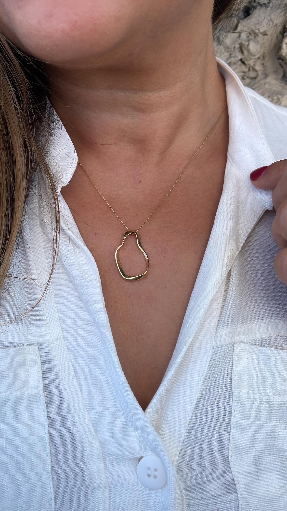 18k Gold Irregular Oval Necklace Pendant and Earrings