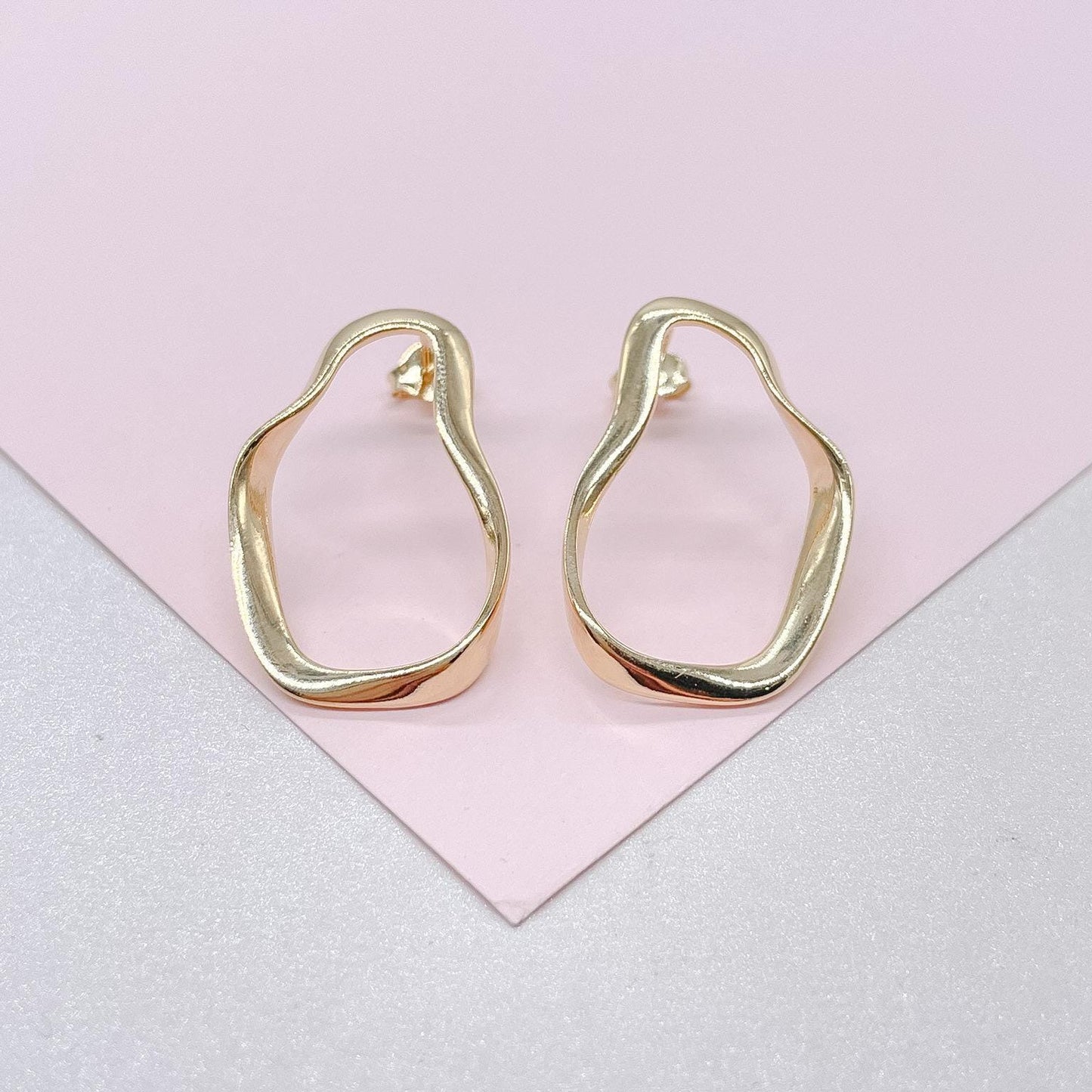 18k Gold Irregular Oval Necklace Pendant and Earrings