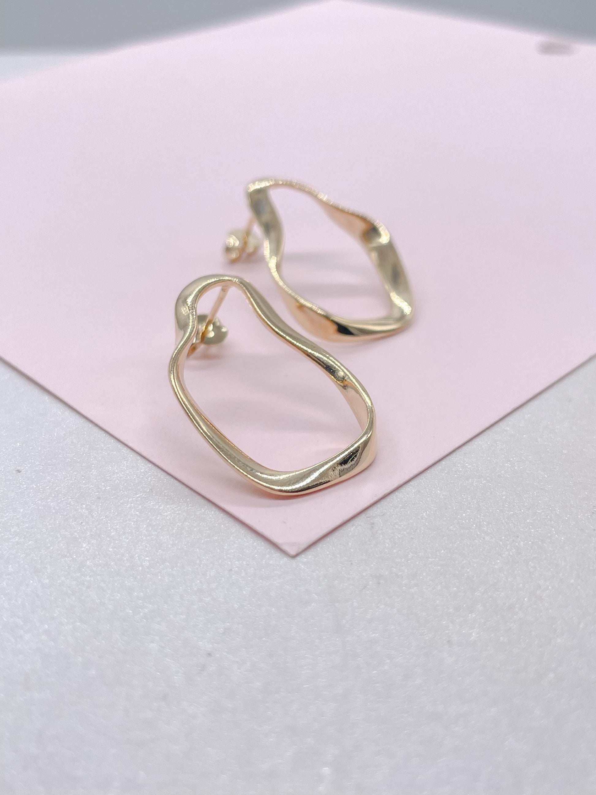 18k Gold Irregular Oval Necklace Pendant and Earrings