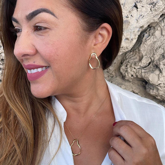 18k Gold Irregular Oval Necklace Pendant and Earrings