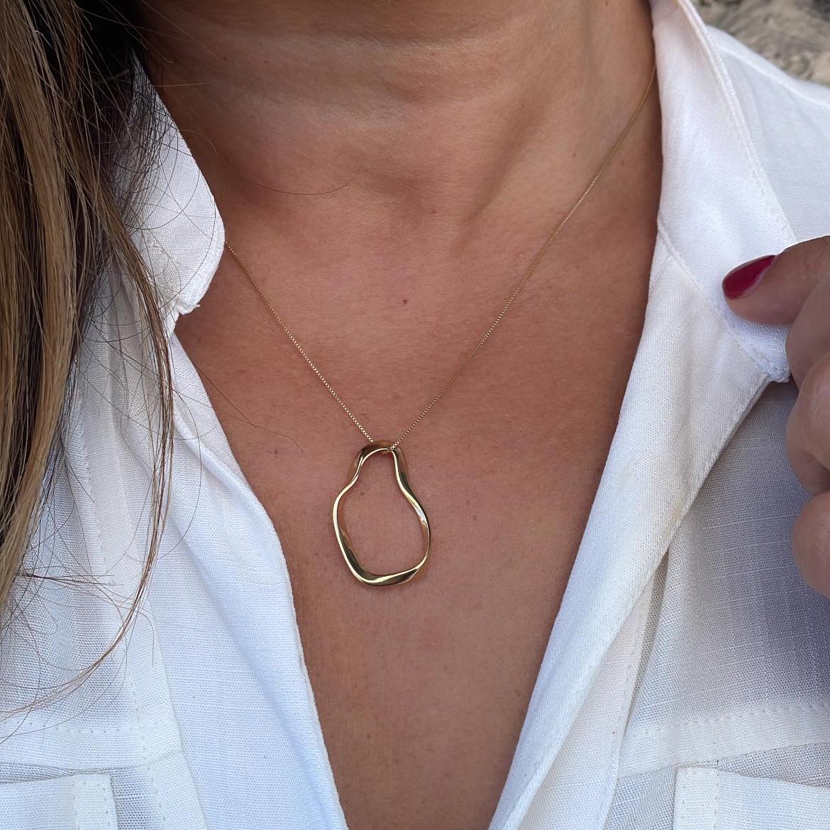 18k Gold Irregular Oval Necklace Pendant and Earrings