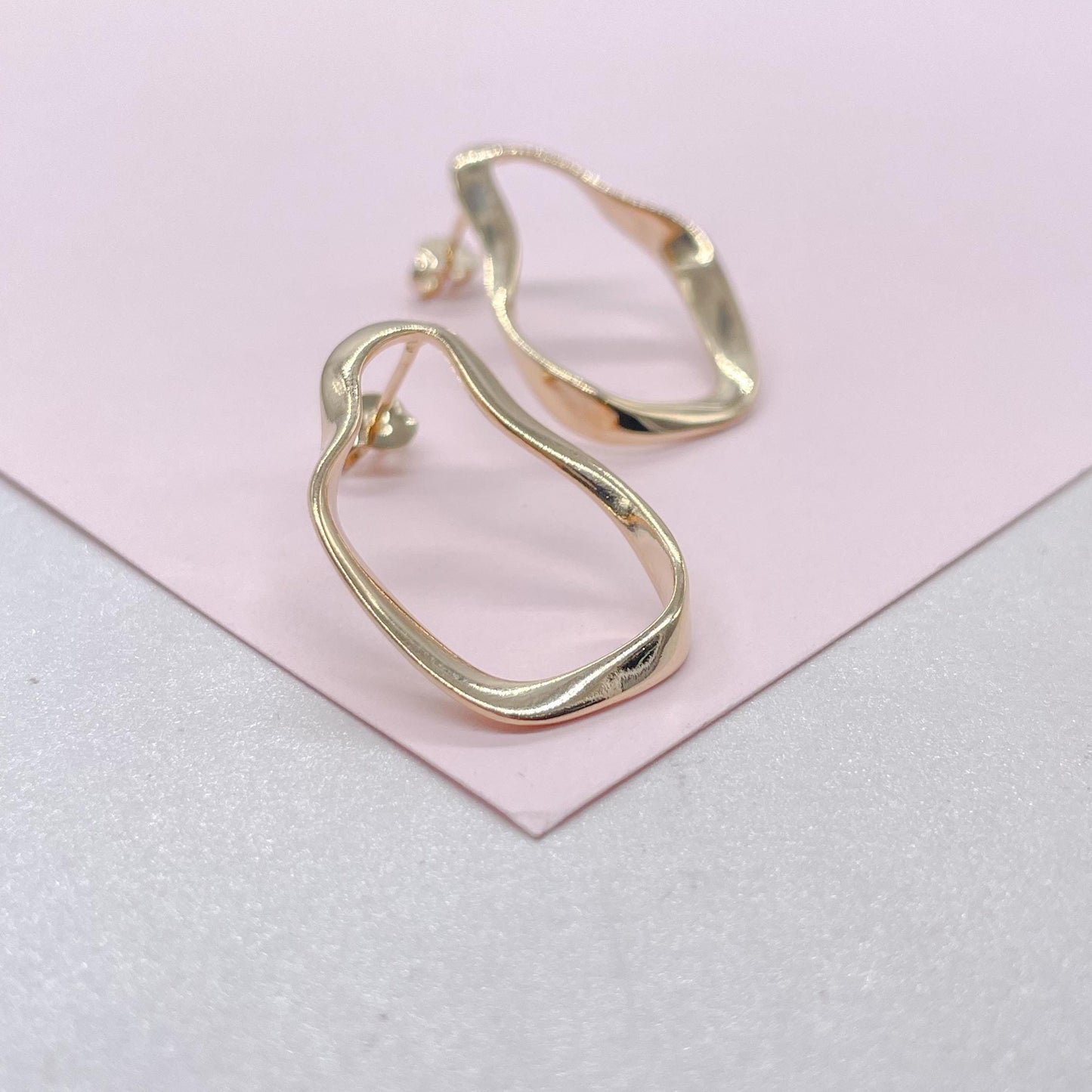 18k Gold Irregular Oval Necklace Pendant and Earrings