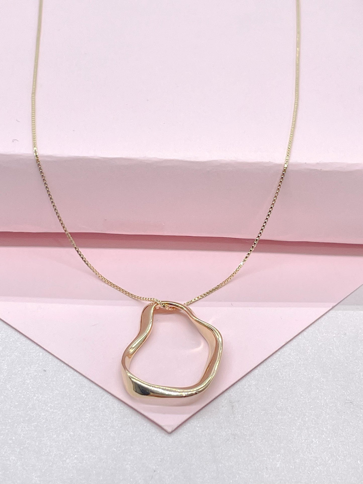 18k Gold Irregular Oval Necklace Pendant and Earrings