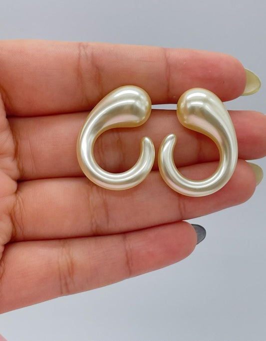 Synthetic Pearl Earring with Semi-Swirl Shape