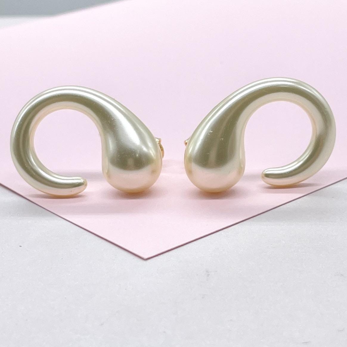 Synthetic Pearl Earring with Semi-Swirl Shape