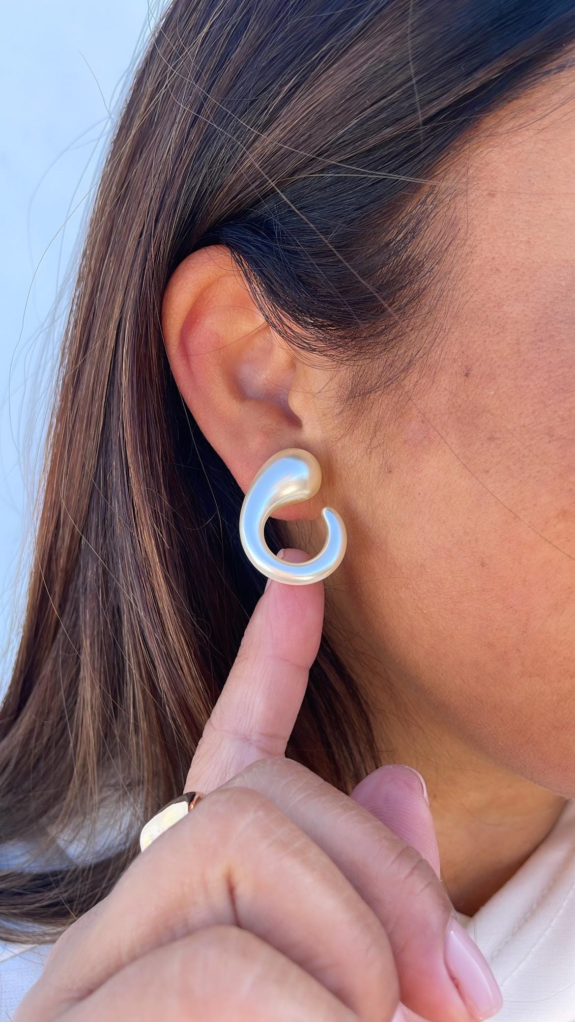 Synthetic Pearl Earring with Semi-Swirl Shape