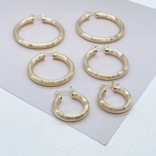 18k Gold Layered Plain Hoops in three sizes featuring a layered wire pattern