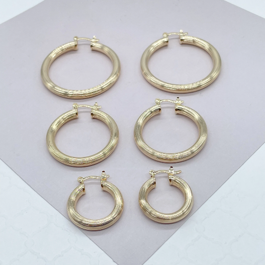 18k Gold Layered Plain Hoops in three sizes featuring a layered wire pattern