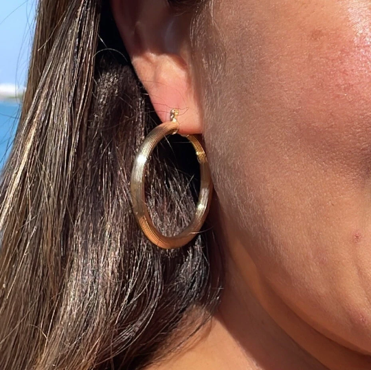 18k Gold Layered Plain Hoops in three sizes featuring a layered wire pattern